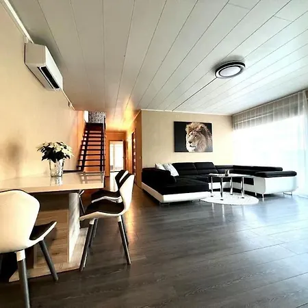 Villa Villa *
